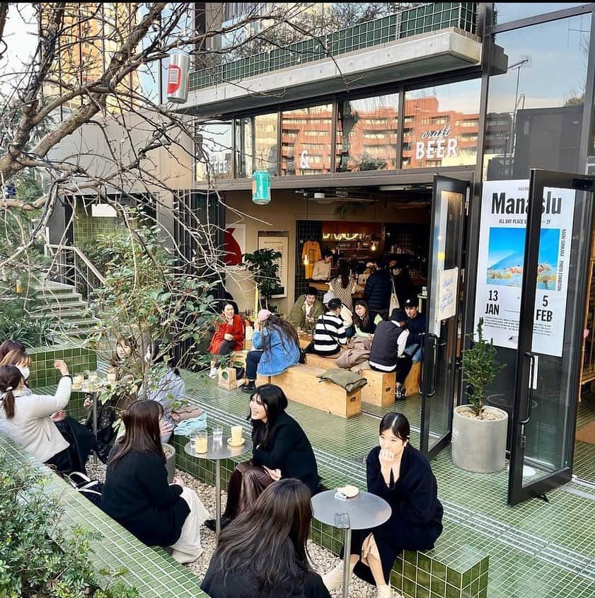 ABOUT LIFE COFFEE BREWERSさんのインスタグラム写真 - (ABOUT LIFE COFFEE BREWERSInstagram)「【ABOUT LIFE COFFEE BREWERS 渋谷一丁目】  4/14(Fri),4/15(Sat)の2日間 ALCB渋谷一丁目では石川県の @townsfolkcoffee オーナー 鈴木辰一郎さんにゲストバリスタとしてコーヒーを提供して頂くイベントを開催します！！🎉 (12:00-16:00開催予定)  北欧の焙煎アプローチを踏襲した本場仕込みのノルディックローストを、日本人にもすんなりと馴染む味わいに仕上げたコーヒーをぜひお楽しみください！  - GUEST BARISTA - SHINICHIRO SUZUKI from @townsfolkcoffee 🎉 on 4/14(Fri),4/15(Sat) 12:00-16:00‼︎  Special filter coffee and espresso will be served exclusively at the event! Don't Miss It!!  🚴dogenzaka shop 9:00-18:00(Weekday) 11:00-18:00(Weekends and Holiday) 🌿shibuya 1chome shop 8:00-18:00  #aboutlifecoffeebrewers #aboutlifecoffeerewersshibuya #aboutlifecoffee #onibuscoffee #onibuscoffeenakameguro #onibuscoffeejiyugaoka #onibuscoffeenasu #akitocoffee #stylecoffee #warmthcoffee #aomacoffee #specialtycoffee #tokyocoffee #tokyocafe #shibuya」4月11日 15時47分 - aboutlifecoffeebrewers