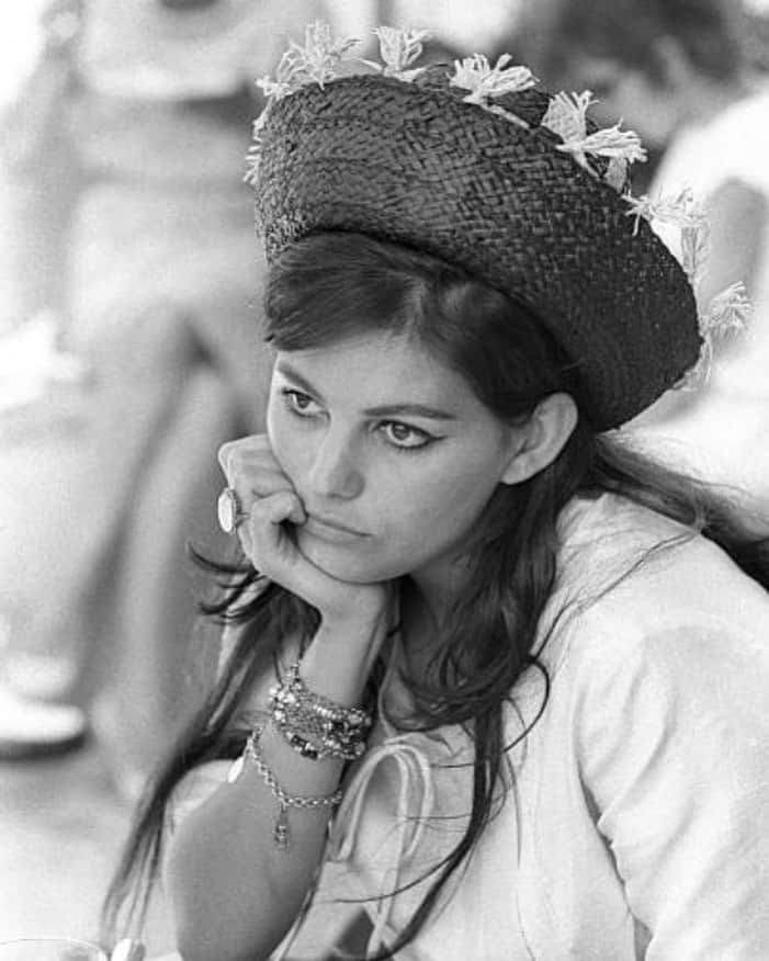 Meganさんのインスタグラム写真 - (MeganInstagram)「Claudia Cardinale during the shooting 'Le Guepard' by Visconti Luchino, Sicily. ✨ . . . . #claudiacardinale #viscontiluchino #muse #strawhat #styleicon」4月11日 15時58分 - zanzan_domus