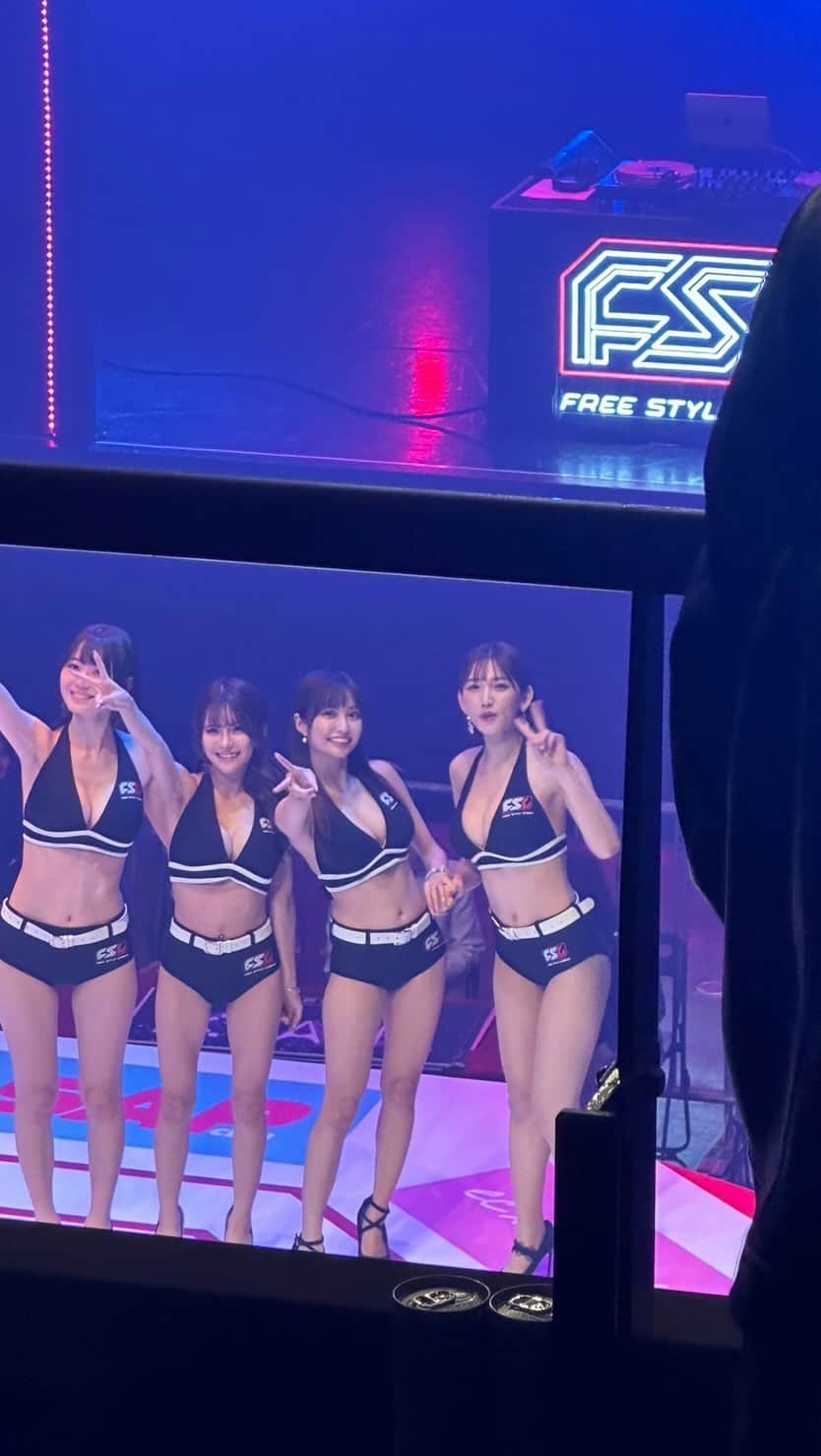 小島みゆのインスタグラム：「舞台裏🔥🔥  무대 뒤 behind the scenes　🔥  #FSL #FSLVOL2」