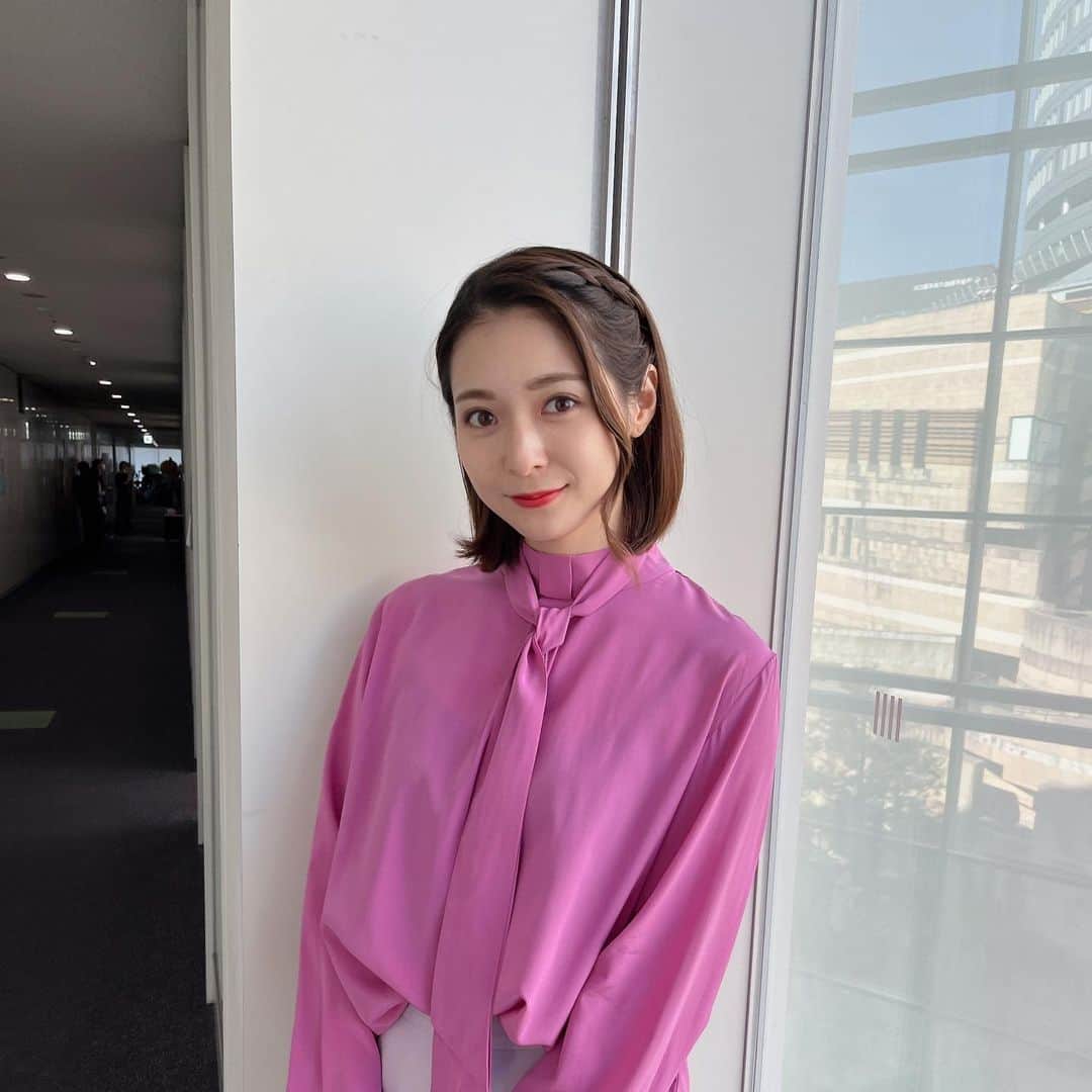 住田紗里のインスタグラム：「昨日と今日の衣装です。 ピンク色でした〜✨ 今週は木曜日までANNnewsも担当しています。  1,2枚目 トップス•パンツ SOÉJU (@soeju_official)  3,4枚目 トップス Liesse (@liesse_official) パンツ TIARA (@tiara_melrose)  #グッドモーニング#衣装#soeju#liesse#tiara#マゼンダ#ピンク#パンツ#テレビ朝日#テレ朝#テレビ朝日アナウンサー#アナウンサー#住田紗里」