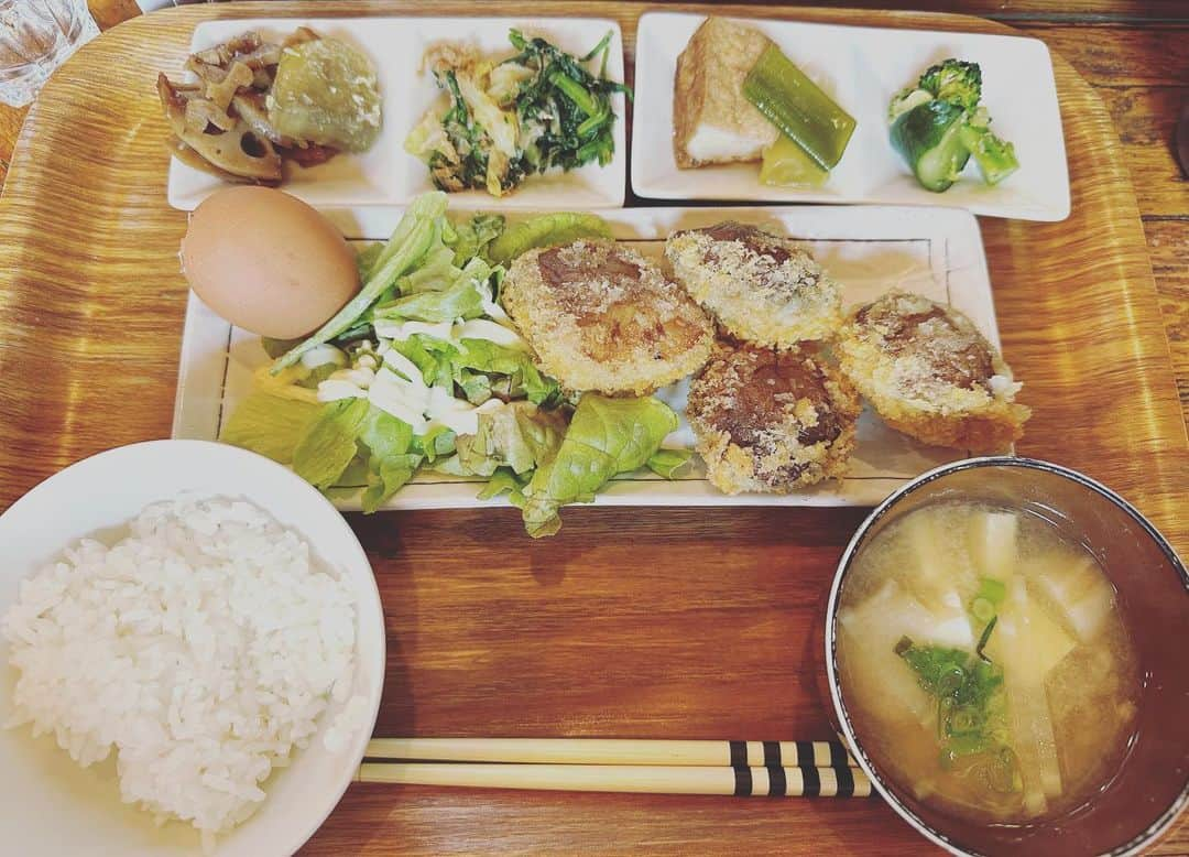 橘幸のインスタグラム：「2023.4.11【大満足】  お昼はしっかり  食べるべし！  @meiko_tsuchida_1203   @kou_tachibana_1203   ＊＊＊＊＊＊＊＊＊＊ 【メンタルコーチング・体験セッション募集中】  メンタルもフィジカルも"バランス"が大切ですよね。  ご興味がある方は  DM/メールからお問合せください♪  #メンタルコーチ #メンタルコーチング #コーチング #メンタルトレーニング #メンタル #コーチングセッション #バレトンインストラクター #バレトン #バレトンレッスン #元宝塚 #元タカラジェンヌ #橘幸 #つちだめいこ」