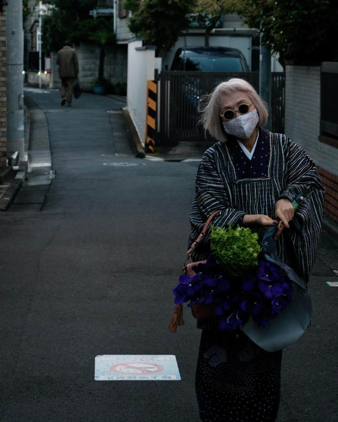 小林十市さんのインスタグラム写真 - (小林十市Instagram)「母上、80歳のお誕生日おめでとう御座います㊗️Joyeux anniversaire à ma mère pour ses 80ans 😆✨👍🏼 #傘寿 #fujifilm#fujifilmxseries #fujifilmstreet #xpro2#fujinon60mm」4月11日 16時15分 - monsieur_11