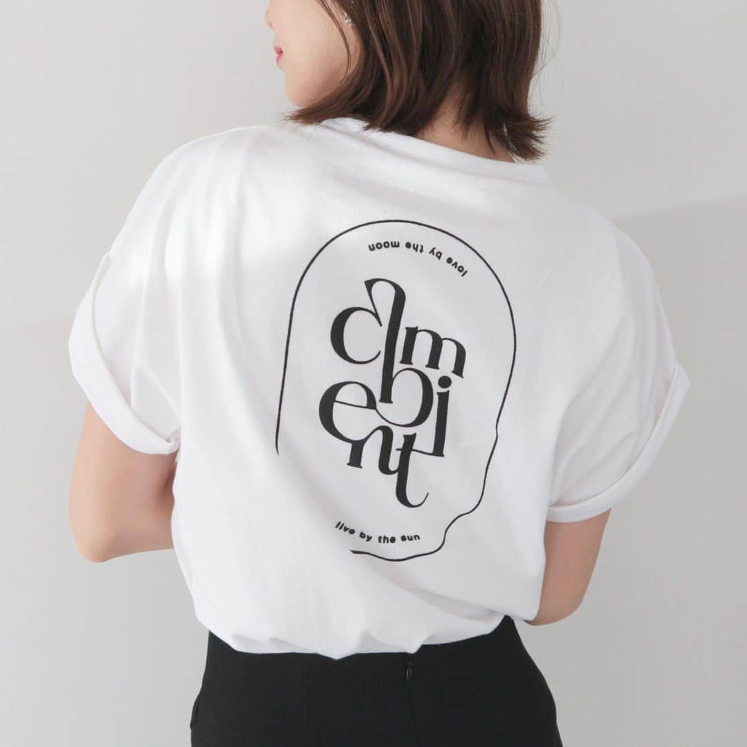 デュラスアンビエントのインスタグラム：「#バックプリントロールアップスリーブTシャツ <White, White/Black, Greige, Black> 【4/17(MON)20:00-】  目新しいクラシカルな遊び心を利かせたロゴTシャツ。  ゆとりを持たせたボックスシルエットでカジュアルな印象ですが、柔らかい丸みのあるAMBIENTロゴでレディに着地。  発泡プリントで文字に立体感を持たせることで、同系色でもロゴが引き立つ仕様に。  ＿＿＿＿＿＿＿＿＿＿＿ ✔︎ @ambient_styling #AMBIENT #ambient_official #ambientstyle #アンビエント」