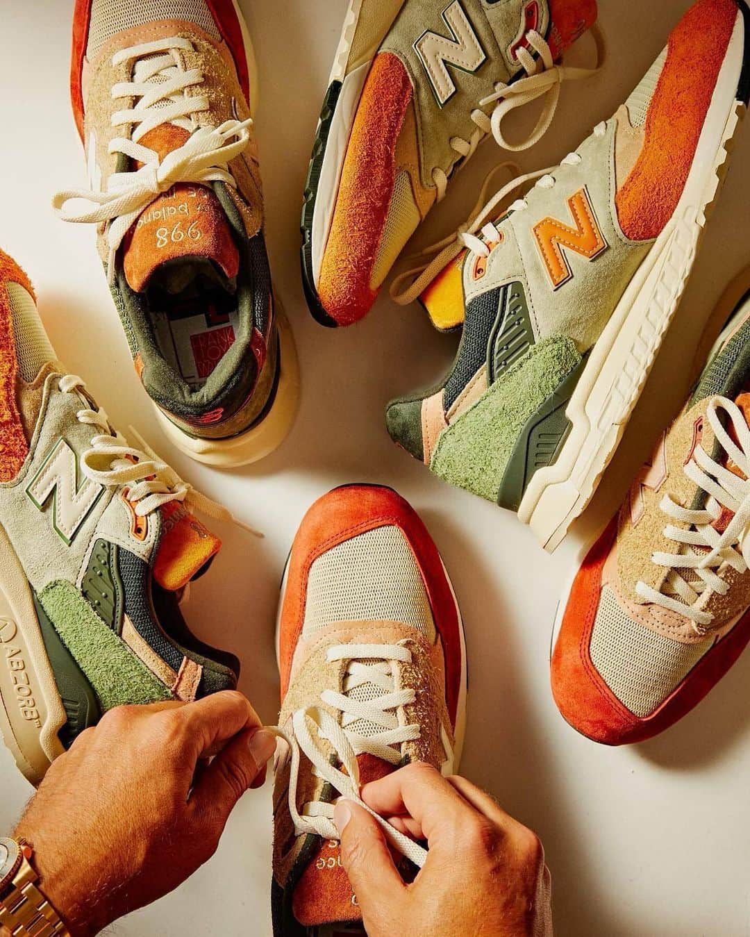 Nice Kicksさんのインスタグラム写真 - (Nice KicksInstagram)「Ronnie Fieg teams up with the Frank Lloyd Wright Foundation to bring you the New Balance 998 "Broadacre City" 🏗️🔥  Celebrating 30 years of the NB 998 and commemorating the legendary architect Frank Lloyd Wright, the two pairs drop first on April 14 in Tokyo, April 15 in Scottsdale, and finally a global release on April 17 at KITH @nicedrops   LINK IN BIO for more info 📲」4月12日 2時00分 - nicekicks
