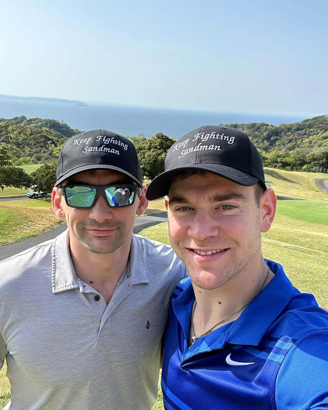 クリス・クニエリムさんのインスタグラム写真 - (クリス・クニエリムInstagram)「What an epic day of golf with @brandon_f1992 . The day had a little bit of everything. Self driving carts 🚙 -> great weather 🌤️-> Monkeys 🐒-> Views ⛳️ -> 3 putts 🥲」4月12日 2時03分 - chris_knierim