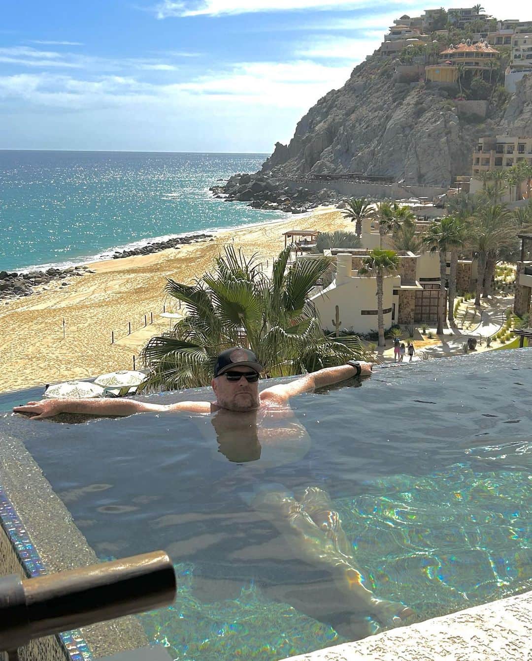 ディーン・ノリスのインスタグラム：「Enjoying my Bday week in Cabo!!」