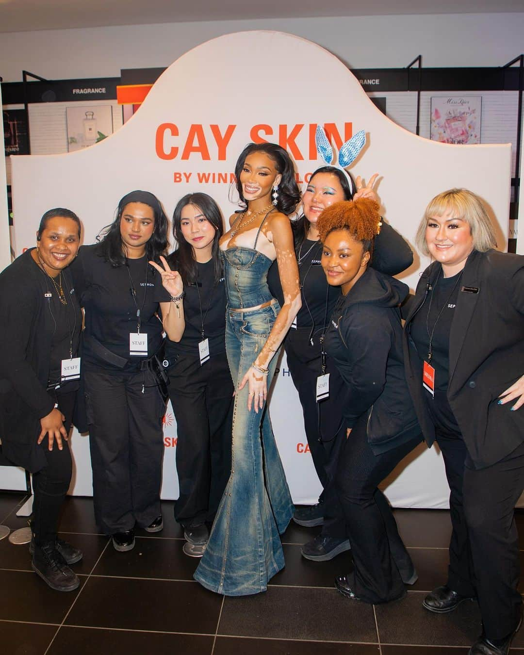 ウィニー・ハーロウさんのインスタグラム写真 - (ウィニー・ハーロウInstagram)「I’m so overwhelmed with the love of everyone who came out to my Canadian launch of @cayskin with @sephoracanada 🥹🧡🥲 Bringing @cayskin the Canada has been a big goal for me being Canadian Jamaican 🇨🇦🇯🇲❤️! Meeting all of you was incredible! From the first girl in line (who was there from 10am 🥹🥲❤️) to the line that wrapped around the mall!! Hearing your stories about your skin and how much SPF is going to be a daily part of your skincare is a dream come true! So much love, hustle and spirit in the city that raised me TORONTO! I love you guys so much, thank you Canada & @sephoracanada !!」4月12日 2時34分 - winnieharlow