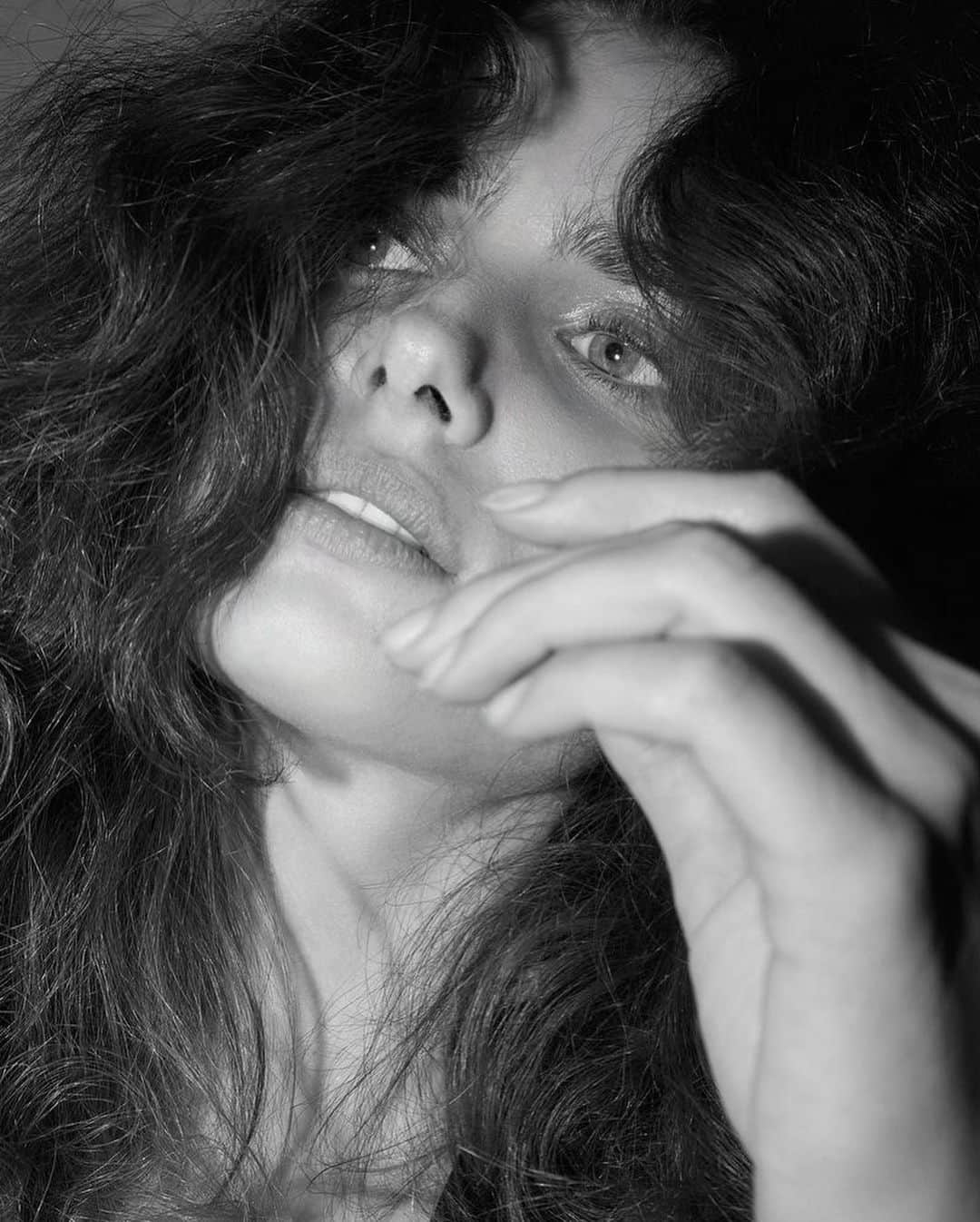 IMG Modelsさんのインスタグラム写真 - (IMG ModelsInstagram)「Distinction. ⚜️ #TaylorHill (@taylor_hill) covers @zoomagazine. #📷 @alexcayleystudio #👗 @joanneblades #✂️ @robeauhair #💄 @mariel_barrera #IMGmodels」4月12日 2時54分 - imgmodels