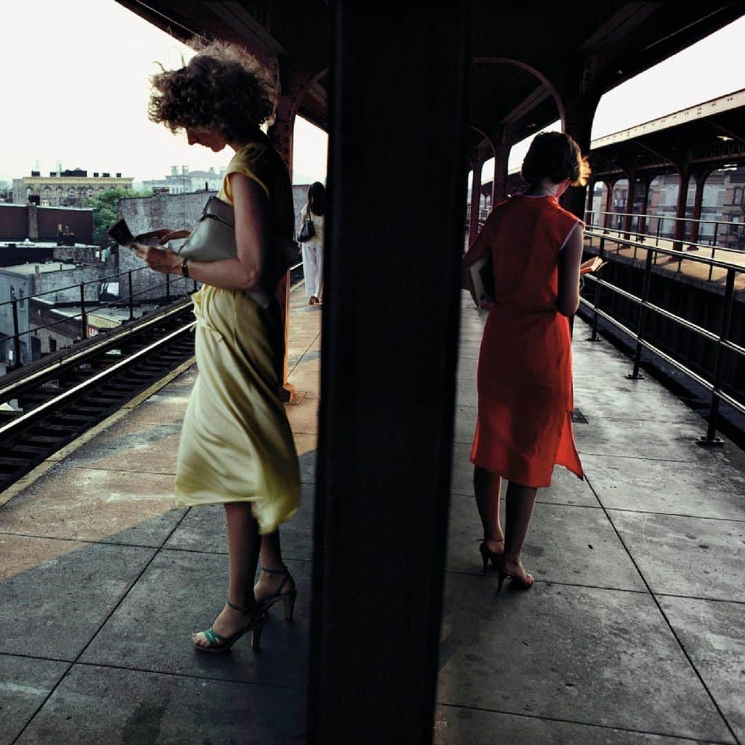 ドロームさんのインスタグラム写真 - (ドロームInstagram)「One of the main inspirations of the Spring Summer Collection 2023 is Bruce Davidson’s photo essay and book project Subway, the result of his vivid exploration of New York's subway system in the 1980s.   "I wanted to transform the subway from its dark, degrading, and impersonal reality into images that open up our experience again to the color, sensuality, and vitality of the individual souls that ride it each day.”  #dromeinspo #dromeofficial」4月12日 2時52分 - drome_official