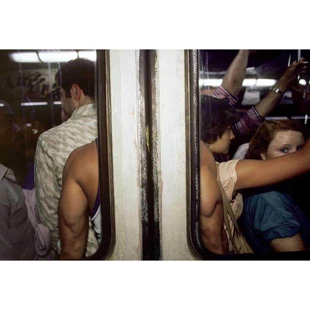 ドロームさんのインスタグラム写真 - (ドロームInstagram)「One of the main inspirations of the Spring Summer Collection 2023 is Bruce Davidson’s photo essay and book project Subway, the result of his vivid exploration of New York's subway system in the 1980s.   "I wanted to transform the subway from its dark, degrading, and impersonal reality into images that open up our experience again to the color, sensuality, and vitality of the individual souls that ride it each day.”  #dromeinspo #dromeofficial」4月12日 2時52分 - drome_official