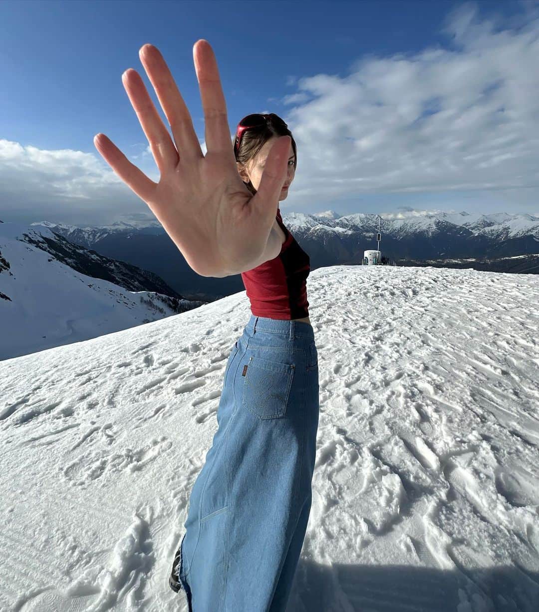 Kira Rauschさんのインスタグラム写真 - (Kira RauschInstagram)「что мне снег, что мне зной, что мне дождик проливной 🧗🏻‍♀️」4月12日 2時56分 - granitsysterty