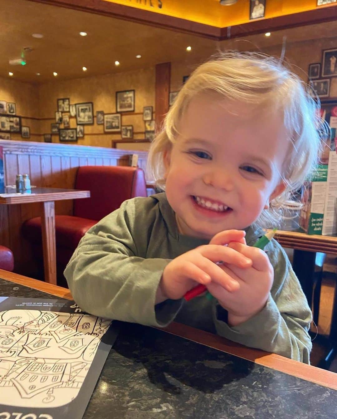 GazGShoreさんのインスタグラム写真 - (GazGShoreInstagram)「Back at frankie and bennies just like old times every tuesday for a fry up 💙 Swipe along to see chester now and 3 year ago at the same place… Time Flys 😢💙」4月12日 3時08分 - gazbeadle