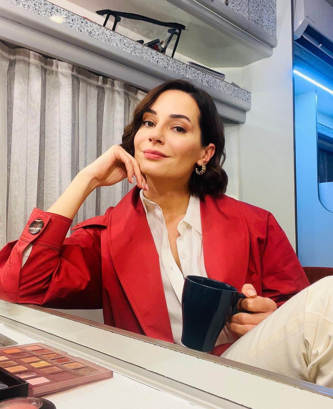 Sedef Avciのインスタグラム：「Karavan günlükleri devam🌺」
