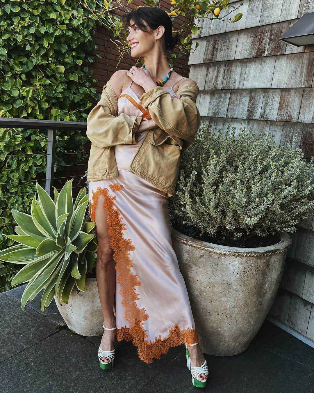 ダニジョーのインスタグラム：「Orange you excited about our new lace slip sets? 🍊」