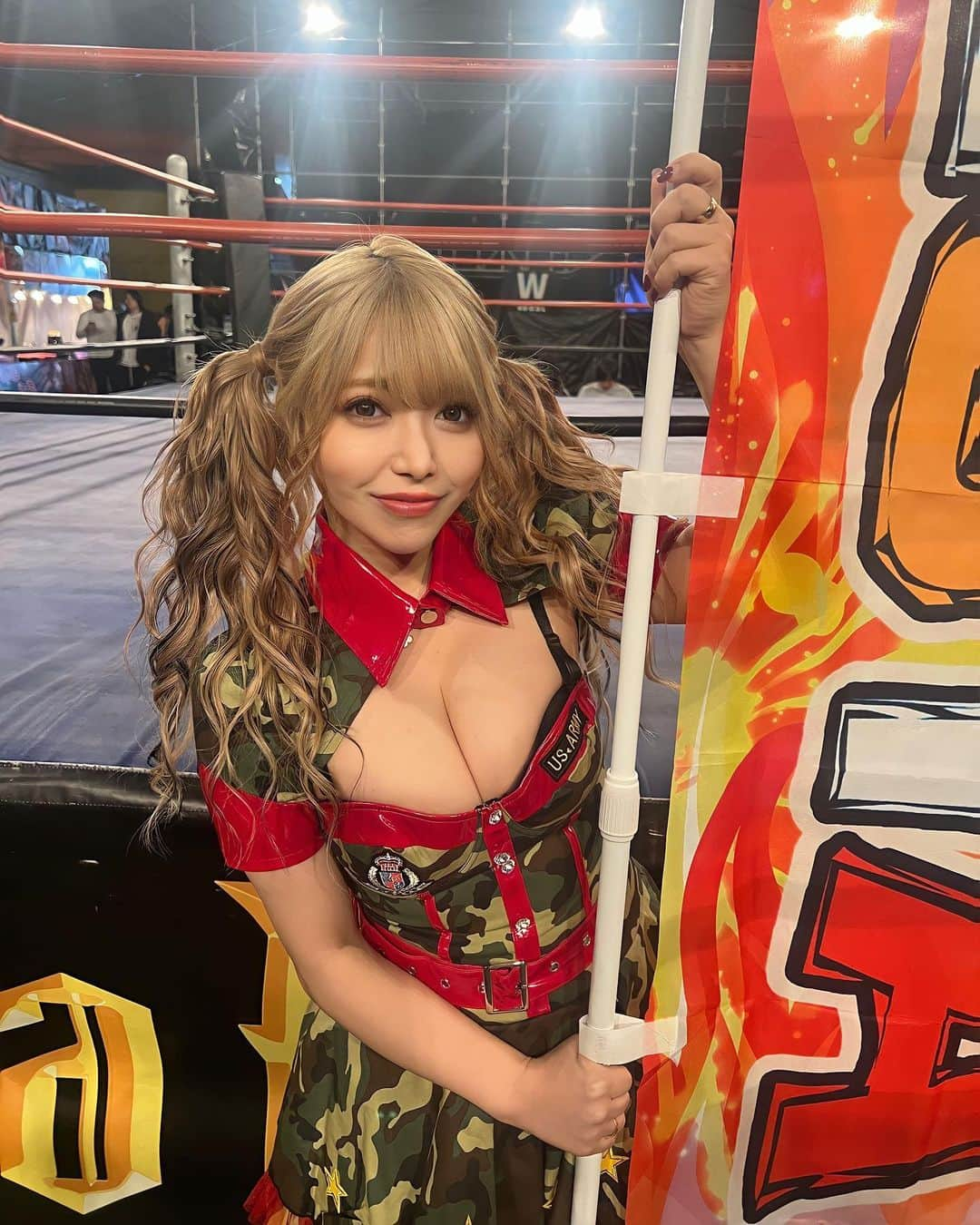 芹野莉奈さんのインスタグラム写真 - (芹野莉奈Instagram)「ホスト格闘技FESTA🥊 ラウンドガールでした💓  今回も熱い試合がたくさんだった🥲  次回のフェスタは夏に開催です☀️  衣装は @malymoon1991 さん❤️  そしてブーツは マイメンうさたにのブランド @rabintage_official 👠♡  #大阪 #大阪ミナミ #コレガスタジオ #福島 #festa #フェスタ #ホスト格闘技 #ホスト格闘技festa #ラウンドガール #スターガイズ #starguys #malymoon #マリームーン」4月11日 18時28分 - serinorina