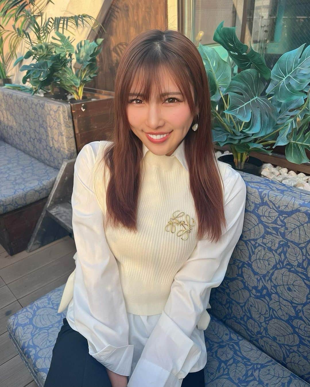  りさぶーのインスタグラム：「すましてるけど くら寿司しばいてシンガポールなうっと。(?) #大嘘」