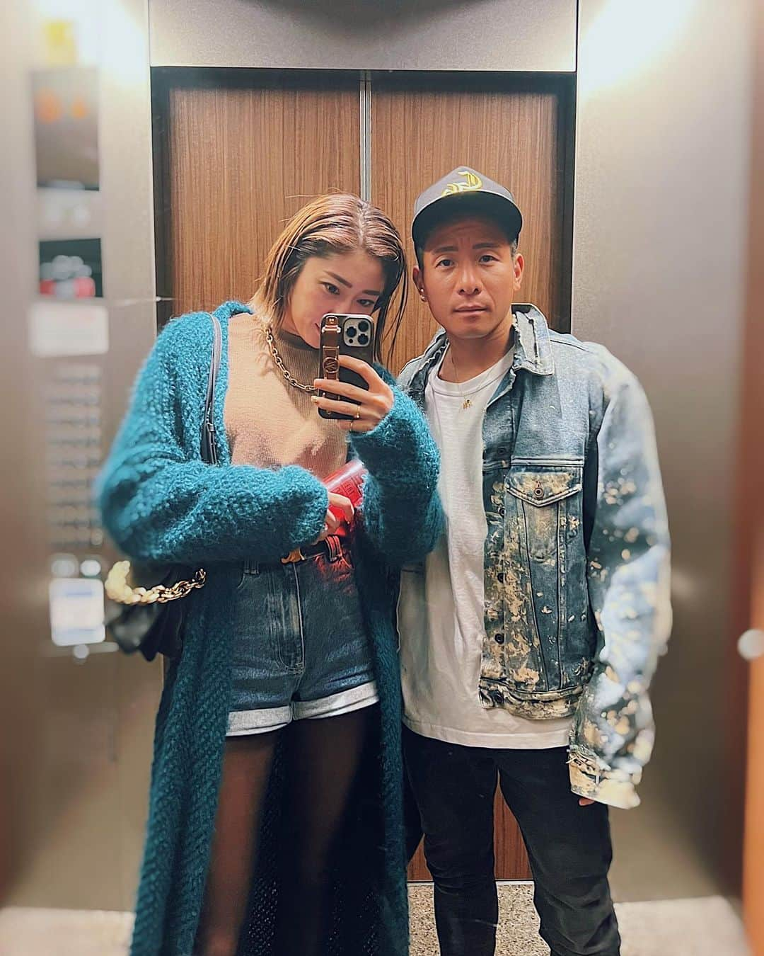 七菜香のインスタグラム：「𝐡𝐮𝐬𝐛𝐚𝐧𝐝 𝐚𝐧𝐝 𝐰𝐢𝐟𝐞♡.  最近デートしてないなあ😚  #husbandandwife #marriedcouple #date #love #couple #사랑해 #데이트 #부부스타그램 #夫婦 #夫婦時間 #デート #お出かけコーデ #👩🏻‍❤️‍👨🏽」