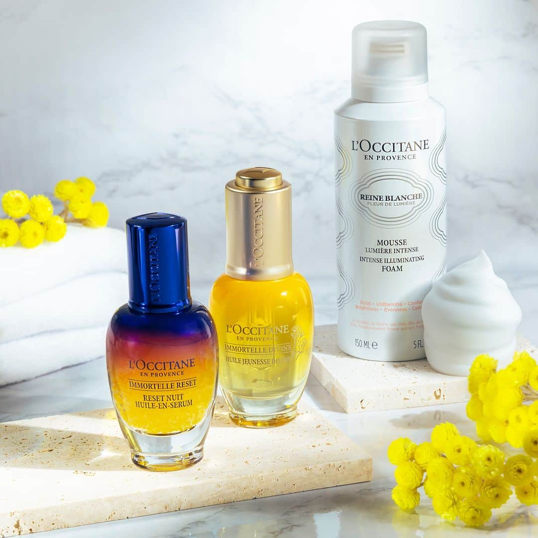 L'OCCITANE en Provenceさんのインスタグラム写真 - (L'OCCITANE en ProvenceInstagram)「＼選ぶならどれ？／いつも頑張る自分に選びたい、贅沢スキンケアアイテム3選💆‍♀️  新年度に新学期🌸 目まぐるしく過ぎていく日々に、 知らず知らずのうちに疲れを感じてしまう4月。  こんな季節だからこそ、いつものスキンケアに ちょっと贅沢なアイテムを投入し、 癒しの時間を過ごしてみませんか？  ╭━━━━━━━━━━━╮  　スキンケアで自分ご褒美　   ╰━ｖ━━━━━━━━━╯  「してみたい！」と思う方や実践中の方、 【コメント欄】から「✨」で教えてください🙏  ╭━━━━━━━━━━━━╮  　　  贅沢な一品投入に   おすすめのアイテム3選👆  ╰━ｖ━━━━━━━━━━╯  ◤イモーテル  　オーバーナイトリセットセラム （画像左） 　　 　イモーテルディープエキス(*)配合で 　つけた瞬間からリラックス。 　ゆったり眠れそうなハーブの香りに癒されて🌛 　就寝前、いつもの化粧水の後に使用すれば 　翌朝の肌はふっくら、透明感ある仕上がりに。  ……………………………………………………  ◤イモーテル  　ディヴァインインテンシヴオイル （画像中）  　オイルなのに、サラサラのテクスチャー。 　洗顔後、いつもの化粧水の前に使うことで 　その後のスキンケアがぐんぐん浸透！ 　お肌が手のひらに吸い付くように 　しっとりもっちり仕上がります✨  ……………………………………………………  ◤レーヌブランシュ  　イルミネイティングクレンジングフォーム （画像右）  　揺らぎやすい春にぴったりな洗顔フォーム。 　弾力のあるもっちり泡で、 　肌を摩擦レスに洗い上げ、 　ぱっと明るい印象の肌へ！ 　週1〜2回、泡パックとして 　使用するのもおすすめです◎ 　 ……………………………………………………  徐々にマスクを外す場面も増え、 ますます素肌を整えておきたいところ。  いつもより少しだけ丁寧に、 スキンケアタイムを楽しみましょう！  【👆】商品タップで詳細をチェック！  (*)ヘリクリスムイタリクムエキス  #ロクシタン #loccitane #ご褒美コスメ #プレゼントにおすすめ  #コスメ好きさんと繋がりたい #コスメ垢 #レーヌブランシュ #レーヌブランシュイルミネイティングクレンジングフォーム #美白 #泡洗顔 #美容液  #素肌力 #素肌 #すっぴん美人 #コスメ好き #透明感女子 #透明感のある肌 #透明感アップ #シミ対策 #クレンジング #美白ケア #イモーテル #イモーテルオーバーナイトリセットセラム #ベスコス #オイル美容 #オイル美容液 #ブースター #ブースター美容液 #ノーファンデ #ノーファンデ生活」4月11日 18時30分 - loccitane_jp