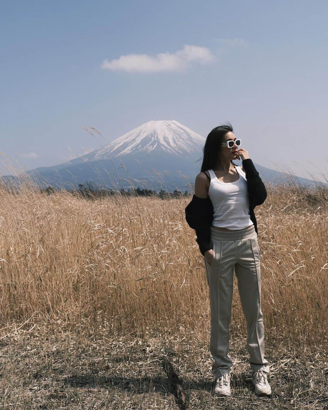 キンバリー・アン・ウォーテマス・ティアムシリのインスタグラム：「รูปสวยจนเลือกไม่ถูกเลยค่ะ🗻🌾🤍  By @mark_prin」