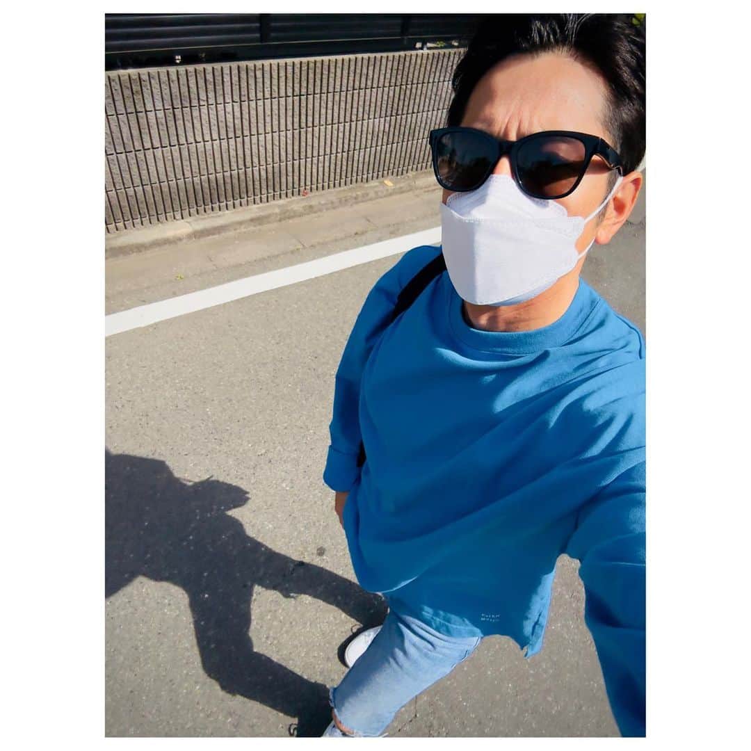 のインスタグラム：「＂春＂ ですね〜 一日中ミーティングの日。 着る物無かったから妻の服を勝手に着た夫w これからもう一本ミーティング行って来ます… ⁡ #妻の服を着る夫 #メンズファッション #メンズカジュアル #ファッション #私服 #パパコーデ #メンズモデル #daughter #mensfashion #menstyle #fashion」