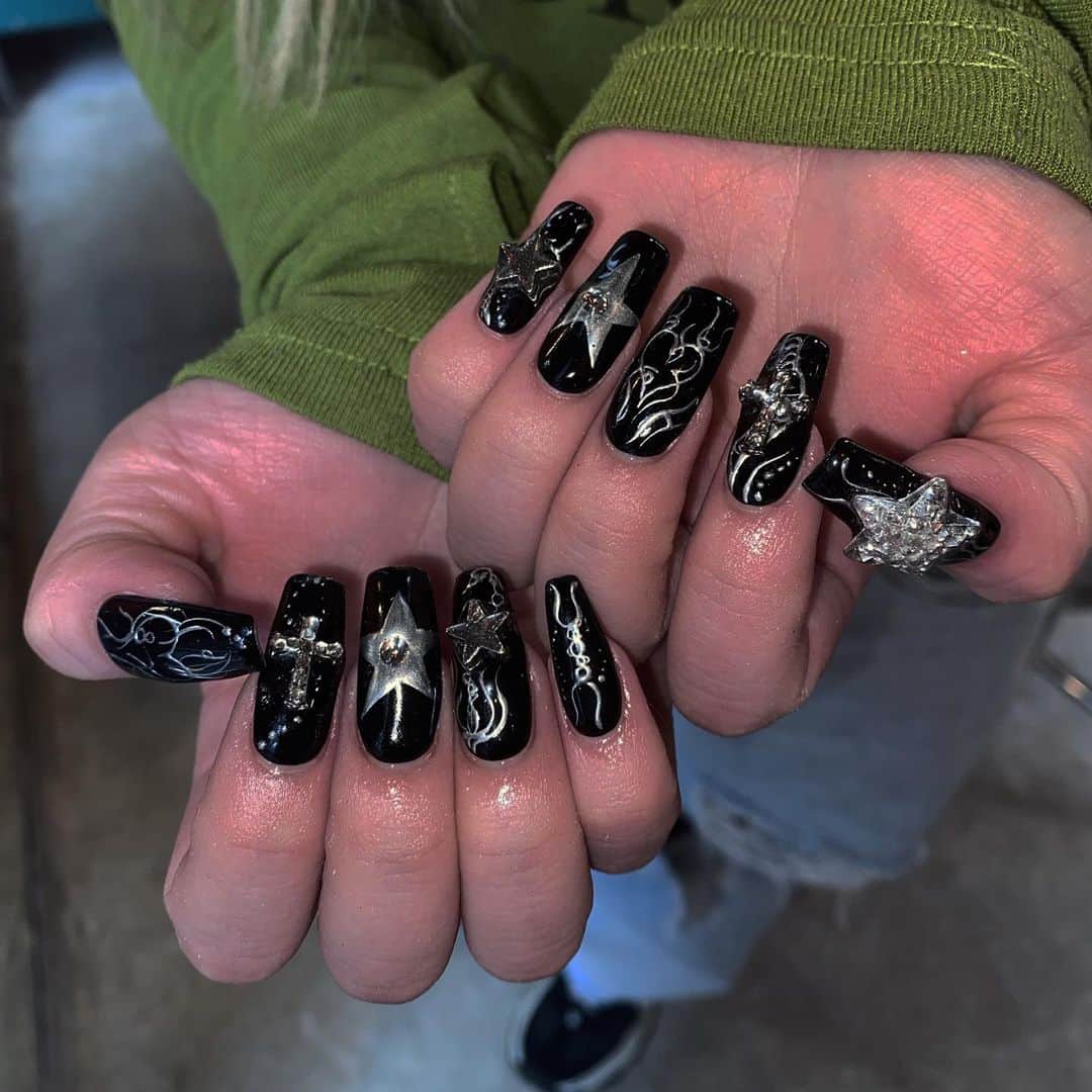 おもてちゃんのインスタグラム：「🕷⛓🩶🪙 #おもてのつめ」