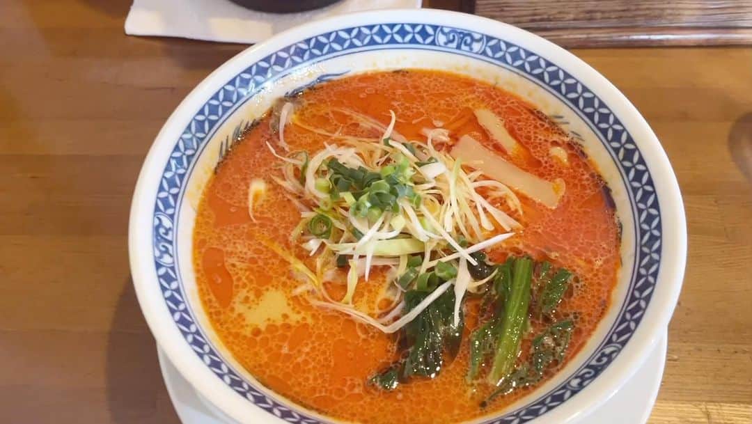 林克治のインスタグラム：「ちゃいなはうすさんの坦々麺！ 少し前に食べました。 濃厚なコクのある程良い辛さのスープがたまりませんね！癖になる味です！！  #ちゃいなはうす #坦々麺 #美味杉謙信」