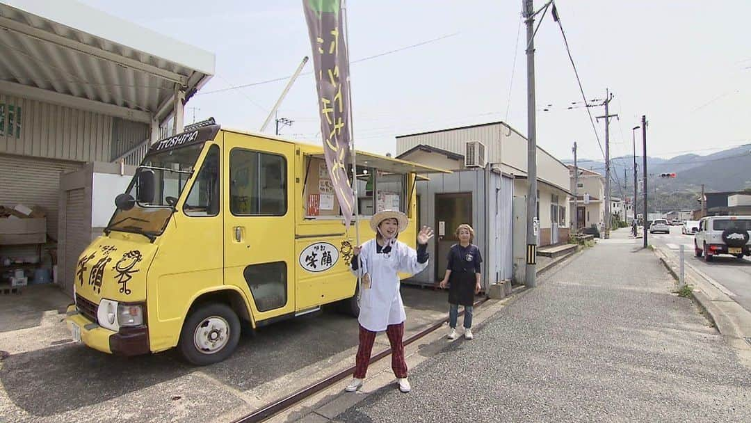 テレビ西日本「ももち浜ストア」さんのインスタグラム写真 - (テレビ西日本「ももち浜ストア」Instagram)「小雪さん( @koyuki2 )が 素敵な“ばぁば”と美味しい料理に出会いました💓  🌞伊都ホットサンド笑顔　( @ito.egao ) pic.1-5 “敏子ばぁば”は地域の憩いの場を作りたいという想いから、 ガソリンスタンドの跡地を利用してホットサンドを販売🥪 #もりもりプレート 糸島野菜を使用した具材たっぷりのホットサンド＆ 卵と小麦粉不使用の唐揚げやポテトのセット🍟 お店は4月17日に建物を解体し、 今後はフードトラックにて営業🚚 10月にはスイーツ店と花屋さんを併設したお店を リニューアルオープン！  🍱おかず工房ほもり pic.6-10 洋子ばぁばは毎朝手作りのお惣菜を伊都菜彩に出荷🍚 お母さまが創業した「食堂ほもり」の味を引き継ぎ、 2代目としてバイキングのお店へリニューアル。 現在は3代目の息子さんが定食店 ( @itoshima_homori )を 引き継いでいます🔥 伊都菜彩で人気の　#ゴボウのきんぴら　#卵焼き #せりの白和え　を 頂きました✨ 冷凍してお弁当のおかずにもぴったりだそうですよ💓  #ももち浜ストア　#小雪さん #伊都ホットサンド笑顔  #糸島グルメグランプリ　 #中津唐揚げ　#ホットサンド  #おかず工房ほもり ＃食堂ほもり #itoshima ＃糸島 #糸島カフェ #糸島グルメ #糸島惣菜  #糸島野菜 #伊都菜彩」4月11日 19時03分 - momochihamastore8