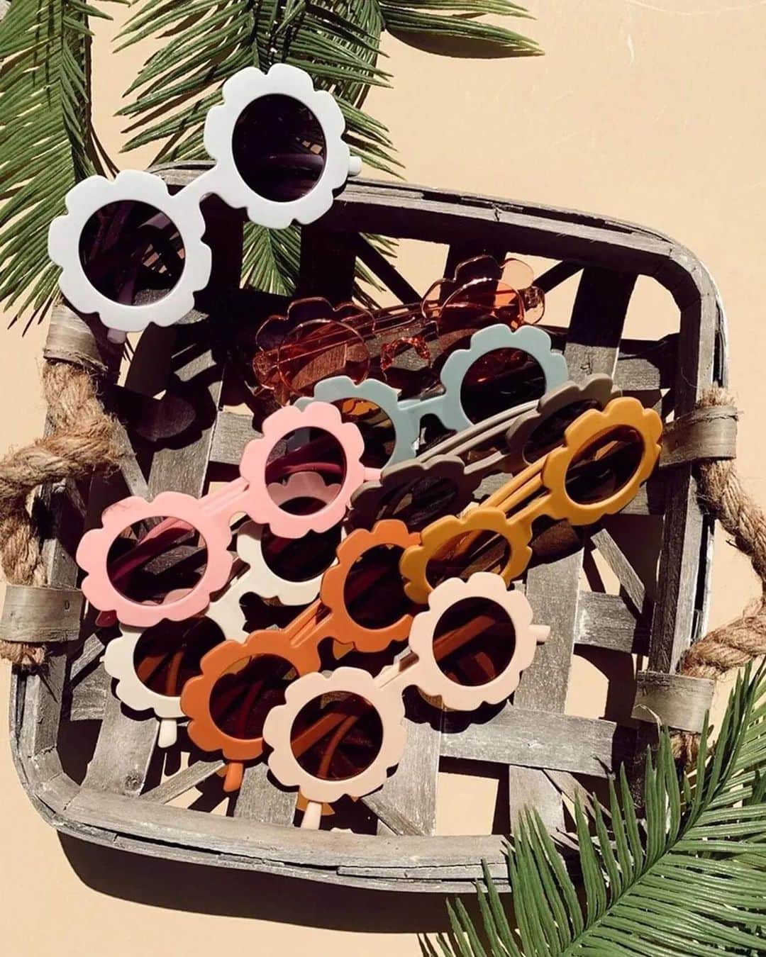 SHEINさんのインスタグラム写真 - (SHEINInstagram)「Looking for cute AND practical party favors? Grab some celebration sunnies 😎🎉 Which shades would you score: 🤍 or 🌼 👇  🔎10966836 10917946  #SHEIN #SHEINforAll #SHEINstyle #fashion #chic」4月12日 2時30分 - sheinofficial