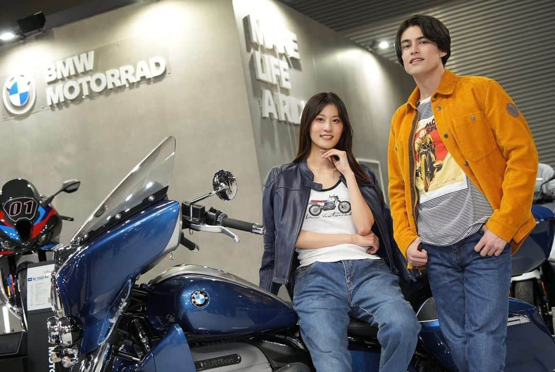 日吉晶羅さんのインスタグラム写真 - (日吉晶羅Instagram)「大阪・東京・名古屋 #モーターサイクルショー2023 @BMWMotorradJPN ブースに お越し下さった皆さん有難うございました☺️🏍  沢山のファンの方に愛されている #bmwmotorrd 様にこうして携われた事を光栄に思います！✨関係者の皆さんと居る時間もすっごく楽しくてあっという間でした。  写真を見返すと寂しく思える🥹❤️‍🔥  #BMW #バイク旅  #bmwバイク #motorcycle #model  #東京モーターサイクルショー  #大阪モーターサイクルショー  #名古屋モーターサイクルショー」4月11日 18時56分 - akira_kirakira_