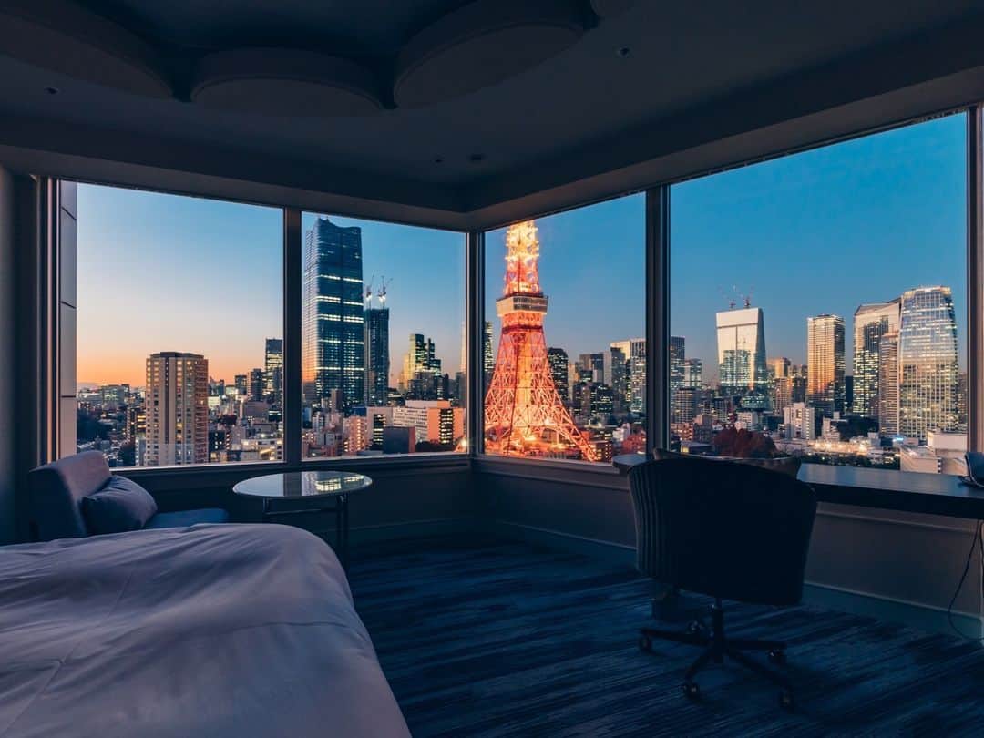 ザ・プリンス パークタワー東京さんのインスタグラム写真 - (ザ・プリンス パークタワー東京Instagram)「ザ・プリンス パークタワー東京は2023年4月11日（火）、開業18周年を迎えました。日頃よりご愛顧いただいているお客さまに感謝いたします。 今後も東京タワーに1番近いラグジュアリーホテルとして、皆さまにあたたかい思い出と感動をお届けできるよう、スタッフ一同精進して参ります。  Today, on April 11th, The Prince Park Tower Tokyo celebrates its 18th anniversary!  We would like to extend our deepest appreciation to all our regular guests for their continued patronage, and to any and all who have stayed, dined, and made memories with us over the years. As the closest luxury hotel to Tokyo's most iconic landmark, we will strive to forever be a place that provides the dazzling heights of comfort and excitement, while bringing people closer to the heart and soul of the city.  Share your own images with us by tagging @princeparktowertokyo —————————————————————  #開業記念日 #東京ステイ #tokyostay #theprinceparktowertokyo #tokyotower #tokyo #japan #ThePreferredLife #ザプリンスパークタワー東京 #プリンスホテル #東京タワー」4月11日 19時00分 - princeparktowertokyo