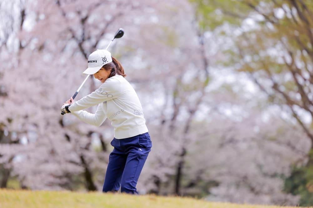 かとうれいこさんのインスタグラム写真 - (かとうれいこInstagram)「桜綺麗でしたー🌸  プロカメラマンさんに撮っていただいたお写真✨  @manacamera55_golf  #さすがです #写真キレイ #ありがとうございます  #桜 #ゴルフ #笑ってる」4月11日 19時02分 - katoreiko_official