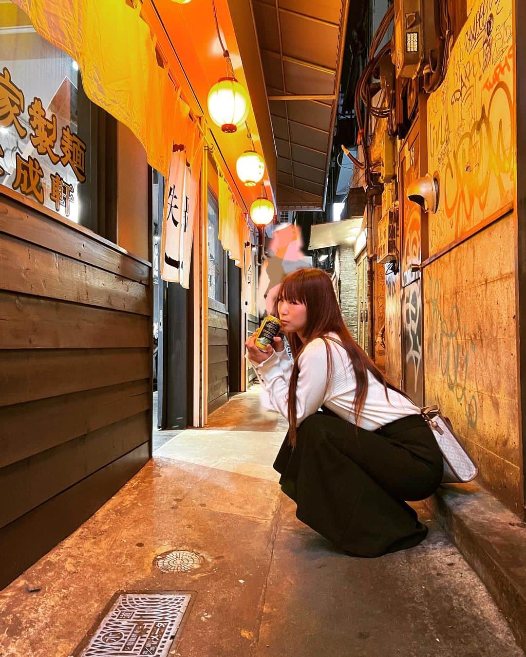 のインスタグラム：「夜散歩の季節到来  色んなお花が咲き始めてるから、お出かけ季節 お誘いしてね👀  #花見 #散歩 #streetphotography」