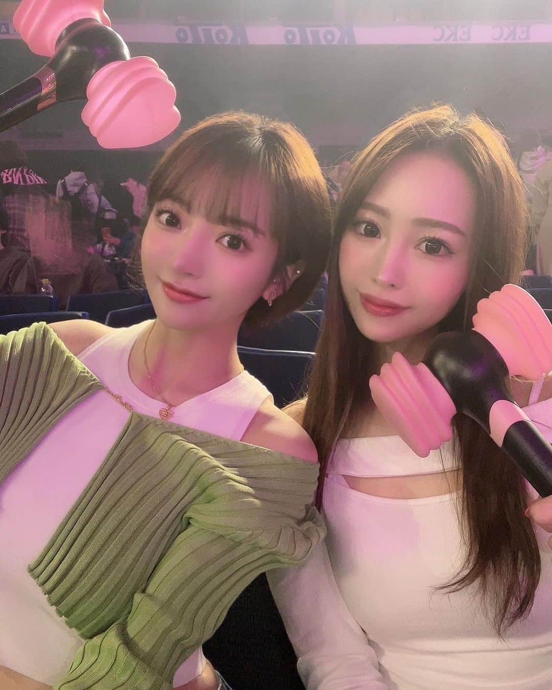 ERENAさんのインスタグラム写真 - (ERENAInstagram)「. . 🖤🩷 . . 3年4か月ぶりのぶるぴんちゃん 東京2days参戦しました🖤🩷 かわいすぎて涙出た🥹🥹🩷🩷 最初のイベントから今まで 欠かさず行ってきた🥺 もうファン歴7年目と思うと いつまで経っても私オタクすぎ✌️ ２日目の席がスタンド最前列で 本当目の前にジェニすぎた😢😢 . 내가 사랑하는 제니🥹🥹 알아준 절대로 ㅠㅠ 니니 사랑해요🥹🩷🥹🫶」4月11日 19時29分 - _erena_jk
