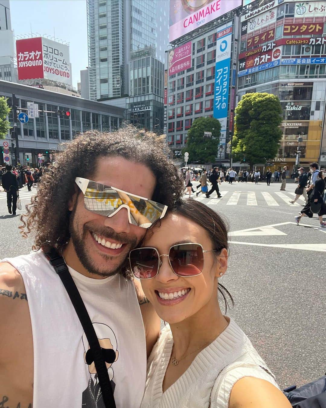 マディソン・チョックさんのインスタグラム写真 - (マディソン・チョックInstagram)「Fun little photo dump of our days off in Tokyo 😛☀️👩🏻‍🤝‍👨🏼🍔🌴🌅🇯🇵❤️」4月11日 19時28分 - chockolate02