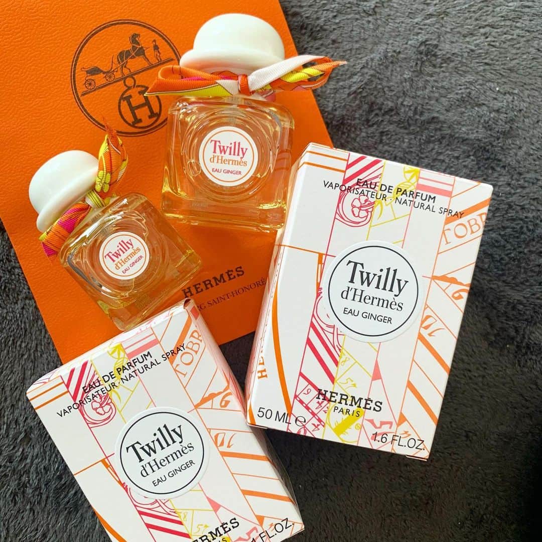 MII MAMAのインスタグラム：「. . . #HERMES 🧡!! ------------------------------------------ 🔎White Style mi mama 良かったらチャンネル登録お願いします🙇🏽‍♀️ #YouTube#ユーチューバー#主婦ユーチューバー#MIIMAMA#チャンネル登録お願いします#2児ママ#年子ママ#ギャルママ#ぎゃるまま#アラサーママ#アラサー#30代#30代ママ#ホワイトインテリア#モノトーンインテリア#シンプルな暮らし#収納#ホワイト収納#イチナナ#イチナナライバー#専属ライバー#主婦ライバー#17LIVE#主婦YouTuber#ママYouTuber#ママライバー#幼稚園ママ#小学生ママ」
