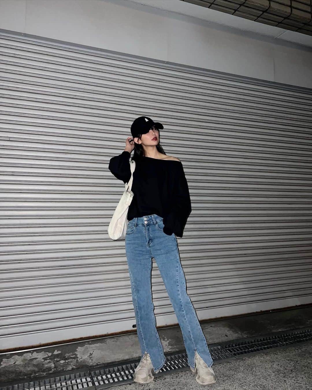 のインスタグラム：「身長よく聞かれるけど165cmです  これは全身自社の服だった日🫰  バイエルン戦1stレグ緊張するなあ」