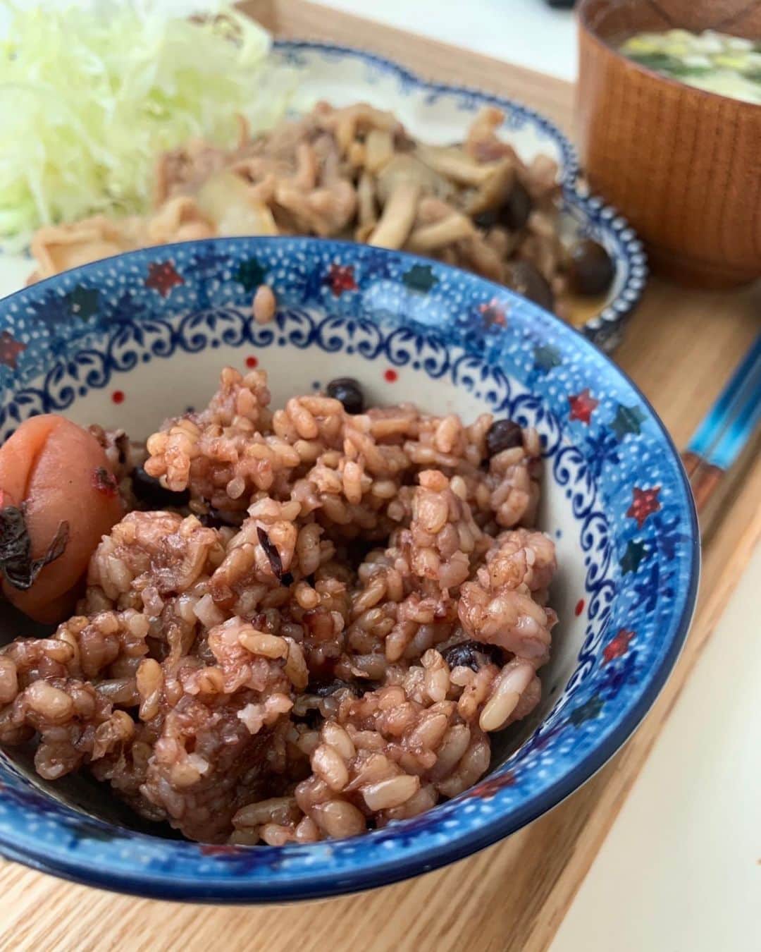 愛川ゆず季さんのインスタグラム写真 - (愛川ゆず季Instagram)「我が家のお取寄せ🤍  酵素玄米が食べてみたくて (自分で寝かせると傷んでしまわないか心配だったので) こちらの玄米を🤍 発芽させることで栄養価もUP🤍  うちは、楽天で購入していました。 グラムも決まっているので ついつい食べ過ぎてしまう わたしには良き🤍  PR @kouso.genmai.kasugaya #春日屋 #3日寝かせ発芽酵素玄米 #発芽酵素玄米 #酵素玄米 #玄米ご飯 #玄米ダイエット #一日一膳」4月11日 20時04分 - aikawa_yuzuki