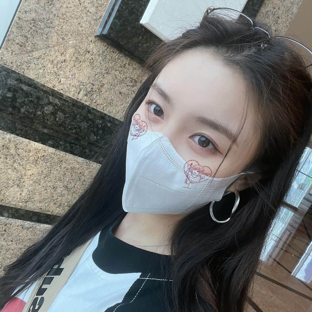 エルキーのインスタグラム：「🤪」