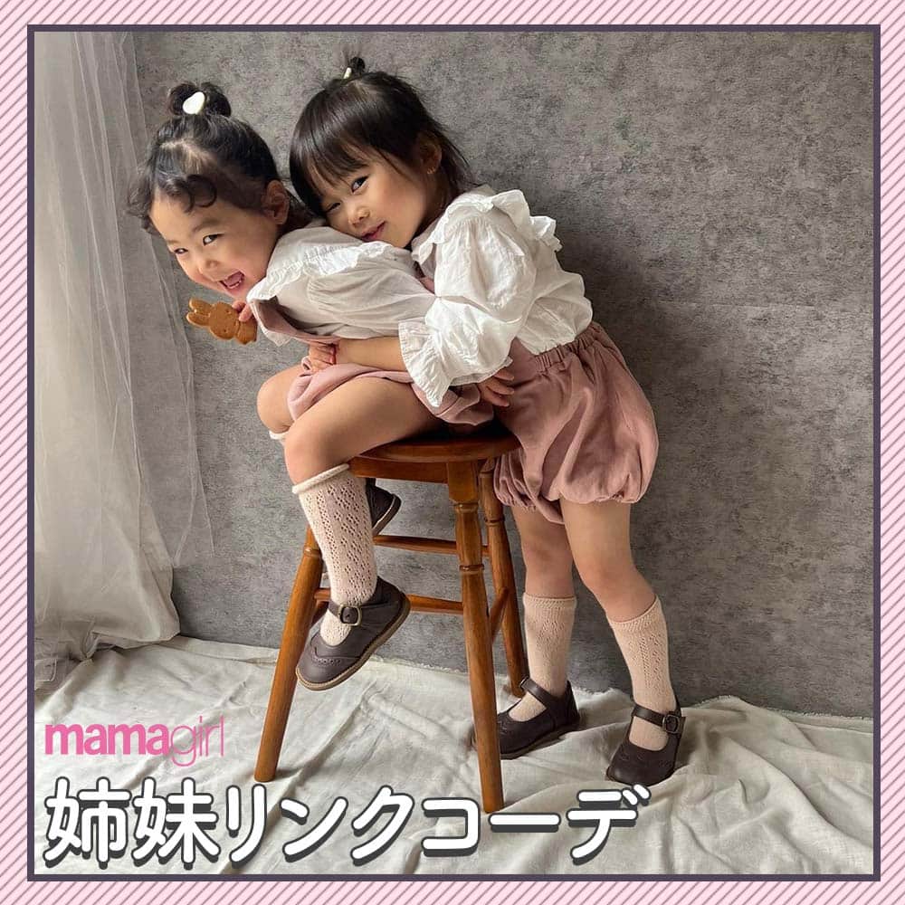 mamagirl ママガールさんのインスタグラム写真 - (mamagirl ママガールInstagram)「@mamagirl_jp   女の子が大好きなパステルカラーや花柄を取り入れた春仕様の姉妹リンクコーデ💓💖 気分上々🍡、おでかけを楽しんじゃおう🌸🌹  @__emrq_ さんの投稿を引用させていただきました✍️ ・・・・・・・・・・・・・・・・・・・・・・ ~ 𝑠𝑖𝑠𝑡𝑒𝑟'𝑠 𝑠𝑝𝑟𝑖𝑛𝑔 𝑜𝑢𝑡𝑓𝑖𝑡 ~ ⁡ @soyekids__ の𝑠𝑢𝑠𝑝𝑒𝑛𝑑𝑒𝑟に 白のブラウス×ハイソックスがかわいすぎて⸝⸝⸝♡ ⁡ 春服毎回沼ってしまう〜🫠🫠💕 ⁡ えまさんピンク大好きだからことあるごとに、 『えまちゃんピンクのお洋服着よっかな〜？』 って囁いてくるのがかわいい🫰🏻💗 ⁡ ヘビロテ確定の𝑏𝑜𝑜𝑚 𝑠𝑢𝑠𝑝𝑒𝑛𝑑𝑒𝑟𝑠のサイズ感は りあ𝑆,えま𝑀で肩紐一番短いとこでとめても 2人とも大きめで何ならえまが𝑆で ちょうどよかった！！笑 ⁡ 𝑠𝑜𝑦𝑒様初めて購入したけど、 生地や縫い目もしっかりしてて 長く着用できそうだなあと🤍🤍🤍 ⁡ お値段以上に大満足って感じ♡ ⁡ たっっくさん着回そう👌🏻´- お揃いの子たくさんいそうだなあ🥰 ・・・・・・・・・・・・・・・・・・・・・・ photo by @__emrq_ @chumu_nago.ii @ricomiyu_mama @saori421ralph @___si.il_  素敵なお写真ありがとうございます☺ 『ママガール』ではオシャレも子育ても楽しみたいママさんに向けて発信中✨ @mamagirl_jp や #mamagirl のタグ付けをして下さった投稿からも紹介しております。  是非、タグ付けやハッシュタグをつけて投稿してみてください🌷  #mamagirl #ママガール #こどものいる暮らし #赤ちゃんのいる暮らし #丁寧な暮らし #シンプルな暮らし #おうち遊び #おうち時間 #姉妹コーデ  #姉妹リンクコーデ  #リンクコーデ #姉妹 #女の子ママ #女の子ベビー #ベビーファッション #リンクコーデ愛好家 #親バカ部 #姉妹お揃い #姉妹お揃いコーデ #キッズファッション #女の子 #むすめコーデ ⁡#春コーデ #春服購入品」4月11日 20時00分 - mamagirl_jp