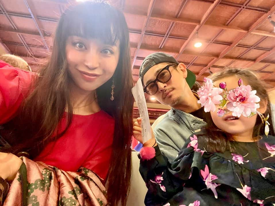 PINKYさんのインスタグラム写真 - (PINKYInstagram)「京都の春の風物詩「都をどり」👘🌸✨  令和の大改修を経て 7年ぶりに本拠地の祇園甲部歌舞練場での公演ということで、生まれ変わった新開場・歌舞練場での記念すべき柿落し公演を存分に堪能させていただきました🙏✨  素晴らしい機会をいただきありがとうございます。  ・・・・・・・  #京都 #祇園 #都をどり #春の風物詩  #love #happy #family #kyotojapan #springjapan2023」4月11日 20時01分 - shanti_pinky_shanti