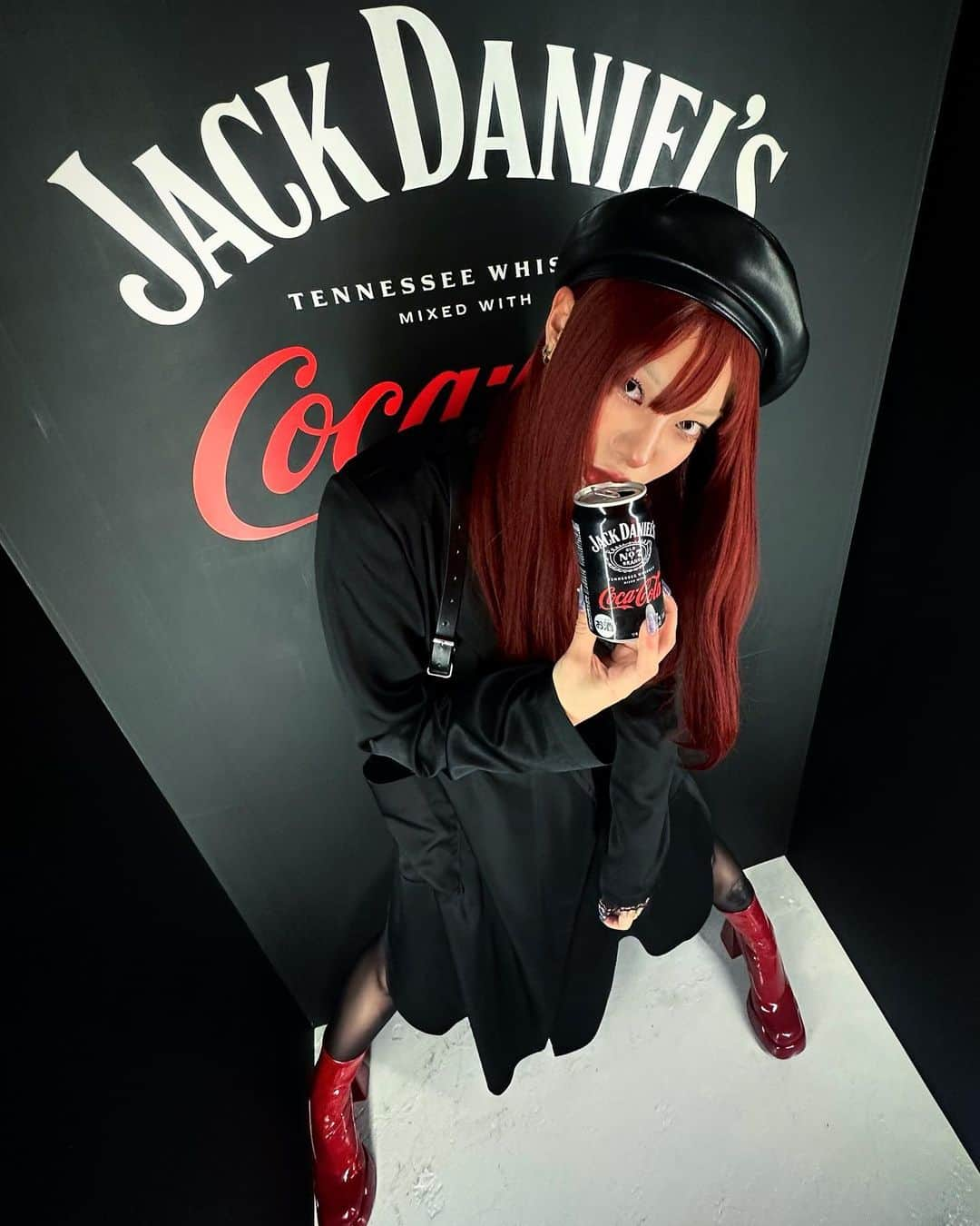 仲万美（Bambi Naka）さんのインスタグラム写真 - (仲万美（Bambi Naka）Instagram)「Jackandcoke Bar ❤️🖤  愛しのドリアンさんのご招待にて、お邪魔して来ました w/ @vanessadesu and @zuttijapanese   4/11(火)から6日間限定開催！ @jackandcoke_jp   コカ･コーラを使った初のアルコール製品「ジャックダニエル&コカ･コーラ」を2023年4月10日(月)に全国発売 130年以上愛されてきた2大ブランドだからこその、唯一無二の“本格的な味わい” 「コカ･コーラ」の爽やかな味わいと「ジャックダニエル」のテネシーウイスキーの豊かな風味が絶妙なバランスで楽しめます  #ジャックコーク  #jackandcoke  #PR  #お酒は20歳になってから」4月11日 20時02分 - 615_bambi