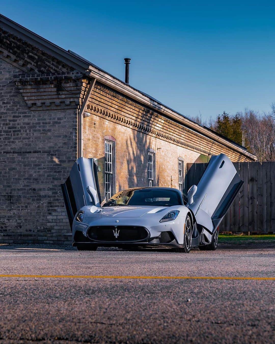 CarsWithoutLimitsさんのインスタグラム写真 - (CarsWithoutLimitsInstagram)「Maserati MC20 or Lamborghini STO ??  📸 @therealabd  🚗 @yusuf.susiwala @faisalsusiwala @svjbossman  #carswithoutlimits #mc20 #huracansto」4月11日 20時07分 - carswithoutlimits