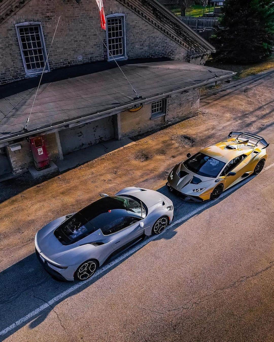 のインスタグラム：「Maserati MC20 or Lamborghini STO ??  📸 @therealabd  🚗 @yusuf.susiwala @faisalsusiwala @svjbossman  #carswithoutlimits #mc20 #huracansto」