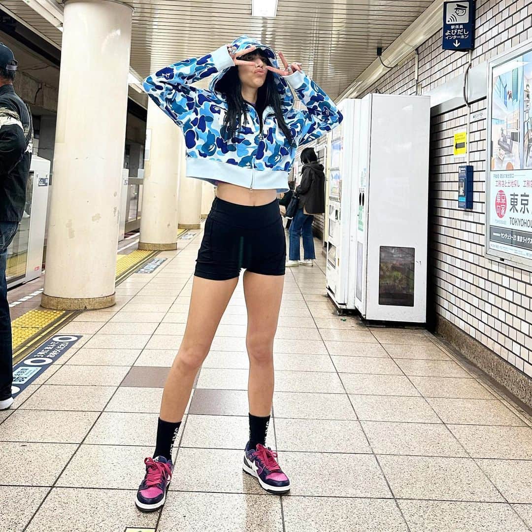 のインスタグラム：「. 最近暑いのよね😵」