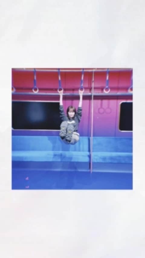 のインスタグラム：「メタ本社からお届けした弾き語りインスタライブどうでしたかー！裏側はこんな感じでラフにお送りしておりました🤗ウルフカットでひとつ結びすると髪が暴れまくるのです🤗(はよ伸びろー)リールでも私の音源使って動画投稿してみてねー！  #家入レオ#弾き語り#instagram」