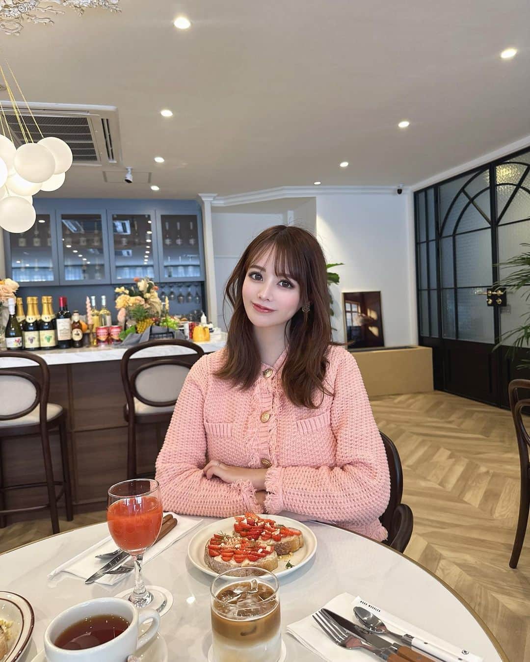 姫奈のインスタグラム：「.  @summerwine_japan   オープンしてからずっと気になってた 可愛すぎるカフェ☕️💓  せれなちゃん姉妹と久しぶりに ご一緒させてもらった日🎀✨  #summerwine #堀江カフェ」