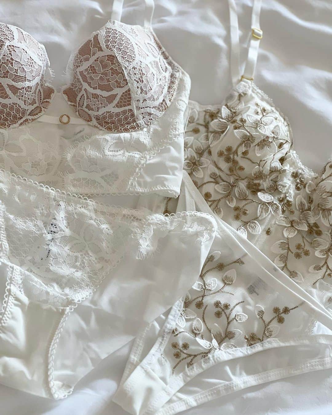 Isakoさんのインスタグラム写真 - (IsakoInstagram)「🛁🫧🫧 　 #lingerie 🤍 　 最近お気に入りの @veimia_japan のランジェリー🤍 こんなに可愛いデザイン中々ない✨ 　 可愛いランジェリーを着けているだけで気分が上がりますよね🤍  　 #ランジェリー#下着#ナイトブラ#ルームウェア#roomwear#パジャマ#veimia#レース」4月11日 20時25分 - ichaaako