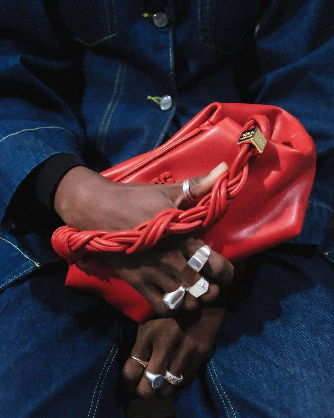 ガンニさんのインスタグラム写真 - (ガンニInstagram)「MEET THE GANNI BOU BAG  First seen on the FW23 runway, our new iconic bag celebrates luxury for a new era  We’re giving you 48 hour early access ahead of the official launch to secure yours  #GANNI」4月11日 20時29分 - ganni