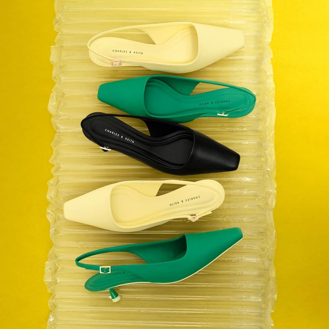 のインスタグラム：「クラシックなBlack、柔らかいYellow、大胆なGreen。⁠ ヴィータ スクエアトゥスリングバックパンプスは、どのカラーもスマートな印象を演出するデザイン。⁠ ⁠ @ Vita ヴィータ スクエアトゥスリングバックパンプス⁠ ⁠ #CharlesKeithSS23⁠ #チャールズアンドキース」