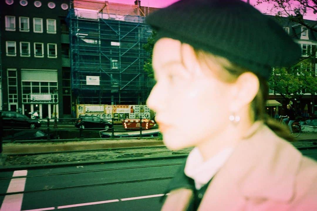 のインスタグラム：「四年前的輪廓線 荷蘭的室友 房東的鄰居 家門口的貓」